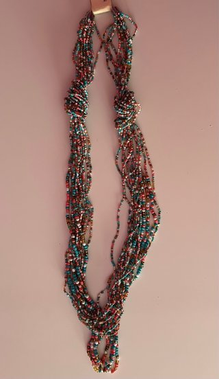 Collar de cuentas multicolor