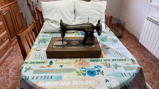Máquina de coser Singer restaurada, 100 años