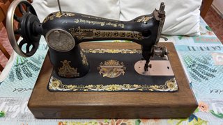 Máquina de coser Singer restaurada, 100 años
