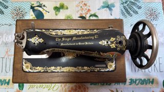 Máquina de coser Singer restaurada, 100 años