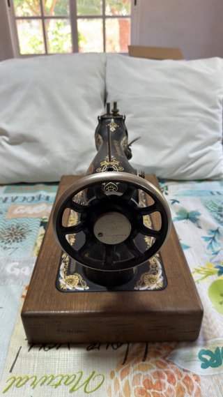 Máquina de coser Singer restaurada, 100 años