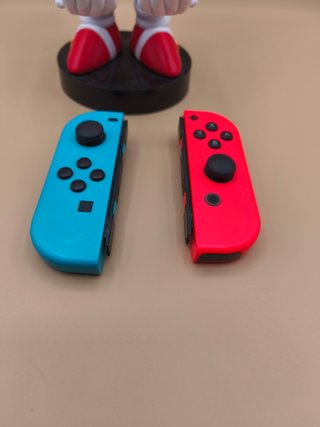 Joy-Con Rojo y Azul Nintendo Switch Oficial #1