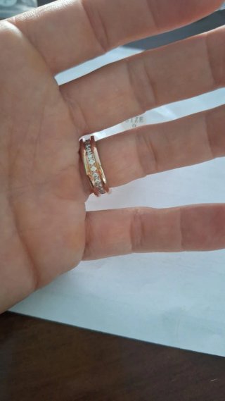 Anello color oro con brillantini stilizzato alta