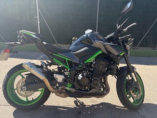 Kawasaki Z900 Naked Negra y Verde
