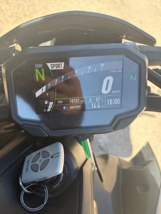 Kawasaki Z900 Naked Negra y Verde