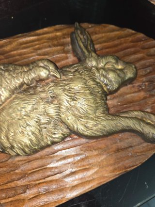 Figura bronce caza peana madera caoba