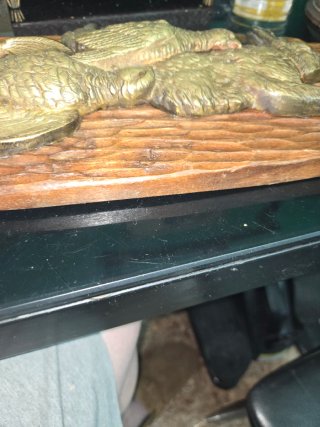 Figura bronce caza peana madera caoba