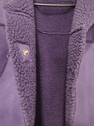 Chaqueta morada con borreguillo