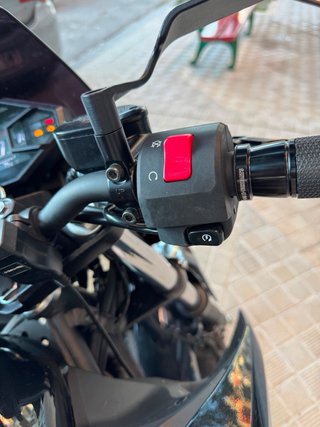 Kawasaki Z500 Negra 2025 A2