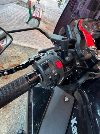 Kawasaki Z500 Negra 2025 A2