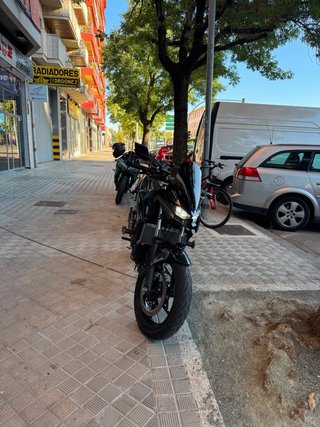 Kawasaki Z500 Negra 2025 A2