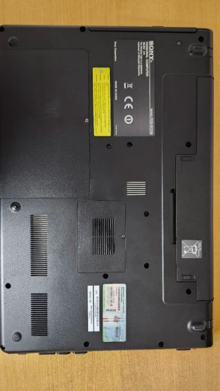Portatile Sony Vaio bianco con schermo da 17 pollici