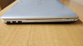 Portatile Sony Vaio bianco con schermo da 17 pollici