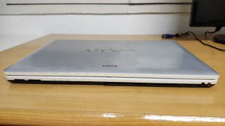 Portatile Sony Vaio bianco con schermo da 17 pollici