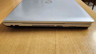 Portatile Sony Vaio bianco con schermo da 17 pollici