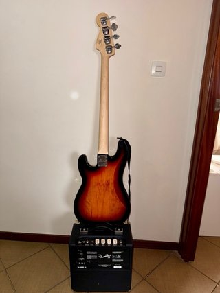 Pack Bajo Eléctrico Squier Precision Bass