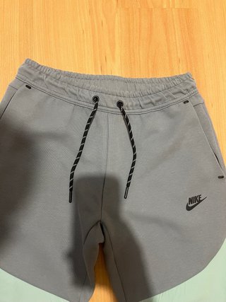 Pantalón Nike gris y verde