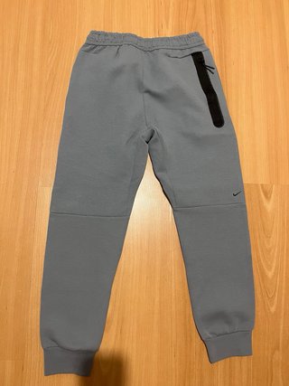 Pantalón Nike gris y verde