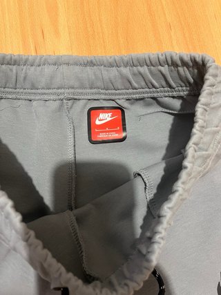 Pantalón Nike gris y verde