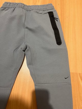 Pantalón Nike gris y verde