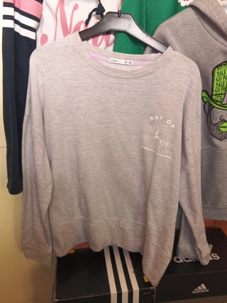 Sudaderas grises y verdes