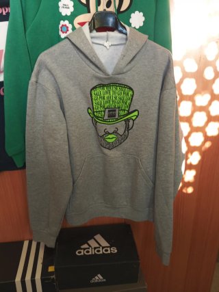Sudaderas grises y verdes