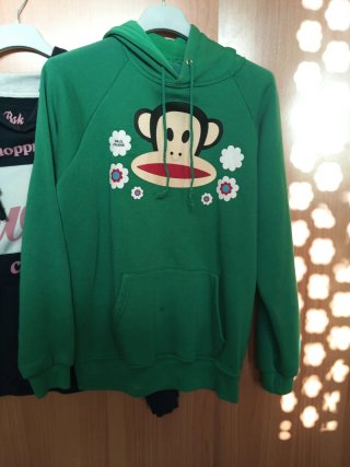 Sudaderas grises y verdes