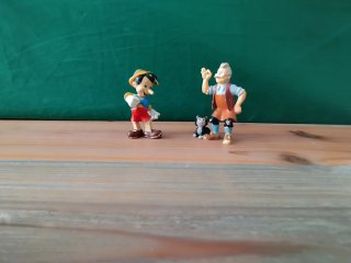 Figuras de Pinocho y Geppetto