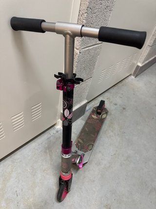 Patinete infantil rosa y plateado