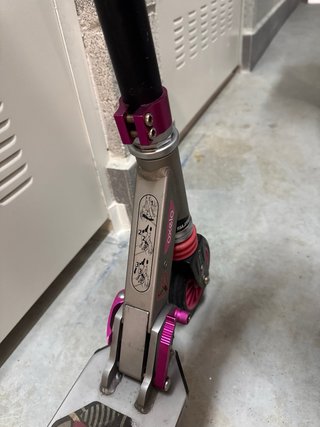 Patinete infantil rosa y plateado