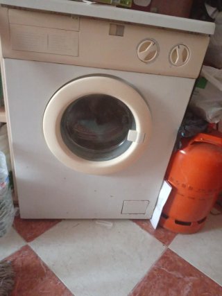 Lavadora blanca ((Para piezas)) ((NEGOCIABLE))