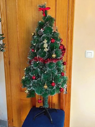 Árbol de Navidad con adornos