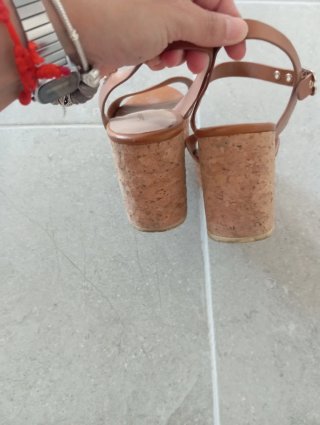 Sandalias tacón Stradivarius marrones