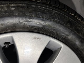 Llanta Audi 205/60R16 96W Bridgestone