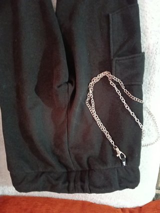 Pantalón niña negro con cadenas