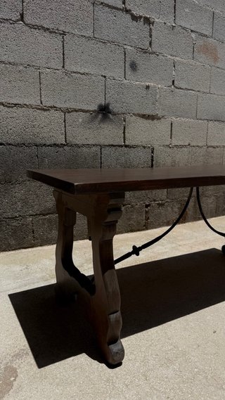 Mesa rústica madera maciza barnizada