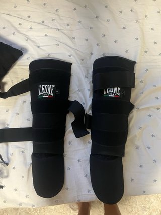 Protecciones Pierna Muay Thai/MMA Leone Talla L