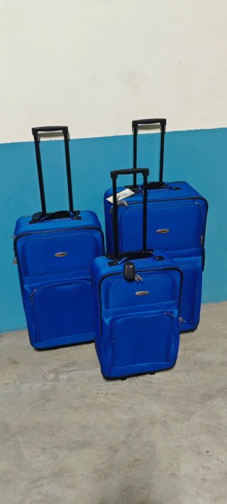 Juego de 3 maletas azules con ruedas