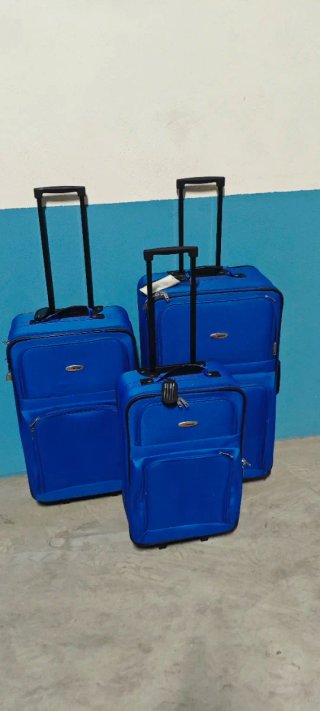 Juego de 3 maletas azules con ruedas