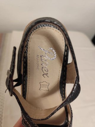 NUEVAS Sandalias t.37 anatómicas piel negro strass