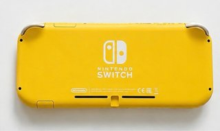 Nintendo Switch Lite Amarilla + Cargador