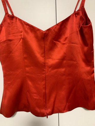 Top satén rojo tirantes finos