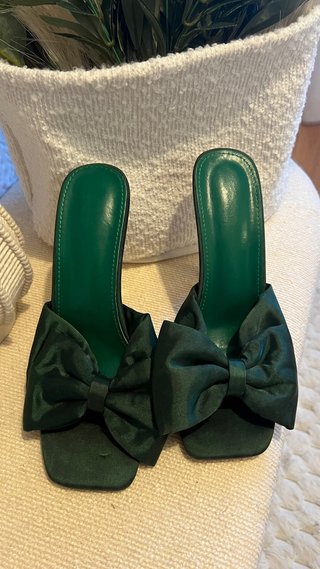 Sandalias verdes con lazo y tacón dorado T37