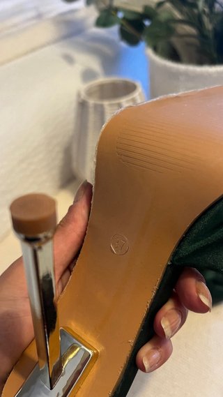 Sandalias verdes con lazo y tacón dorado T37
