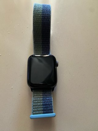 Apple Watch SE de 44 mm 2020 negro.