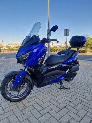 Yamaha XMAX 300 Azul y Negro
