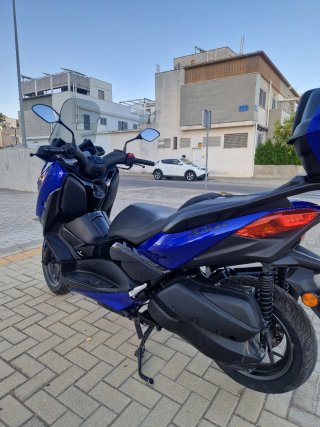 Yamaha XMAX 300 Azul y Negro