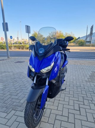 Yamaha XMAX 300 Azul y Negro