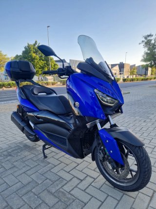 Yamaha XMAX 300 Azul y Negro