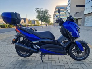 Yamaha XMAX 300 Azul y Negro